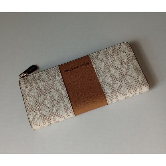 Michael Kors Monogram Wallet Great Condition - Picture 1 of 5
